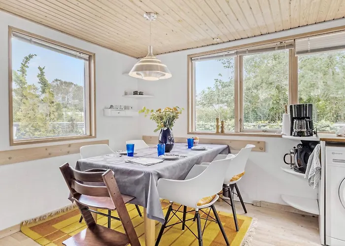 3 Bedroom Pet Friendly In *